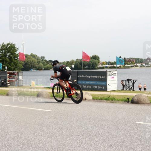 21.06.2025 - 27. Vierlanden-Triathlon H.Heesch http://msf.ph/oto/8000964 15.06.2025 11:43:26 Radfahren 637, 747, 810 meine-sportfotos.de