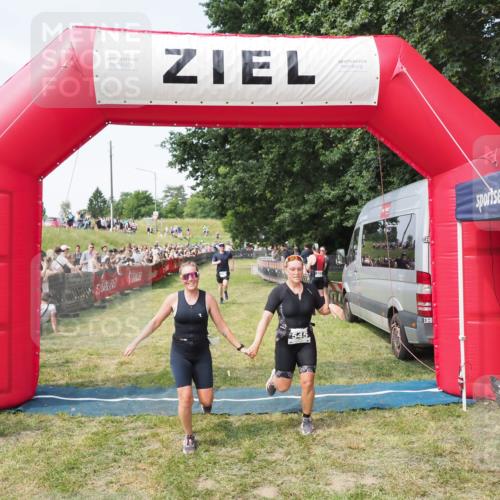 21.06.2025 - 27. Vierlanden-Triathlon MichiJ http://msf.ph/oto/8000989 15.06.2026 11:25:19 Ziel 325, 545, 587 meine-sportfotos.de