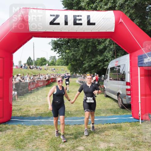 21.06.2025 - 27. Vierlanden-Triathlon MichiJ http://msf.ph/oto/8000997 15.06.2026 11:25:20 Ziel 325, 545, 587 meine-sportfotos.de