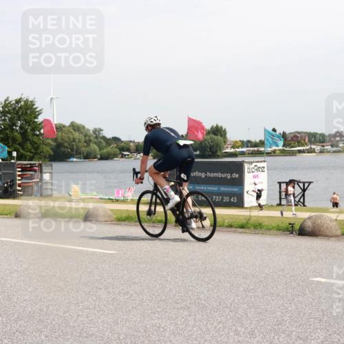 21.06.2025 - 27. Vierlanden-Triathlon H.Heesch http://msf.ph/oto/8001016 15.06.2025 11:43:30 Radfahren 727 meine-sportfotos.de