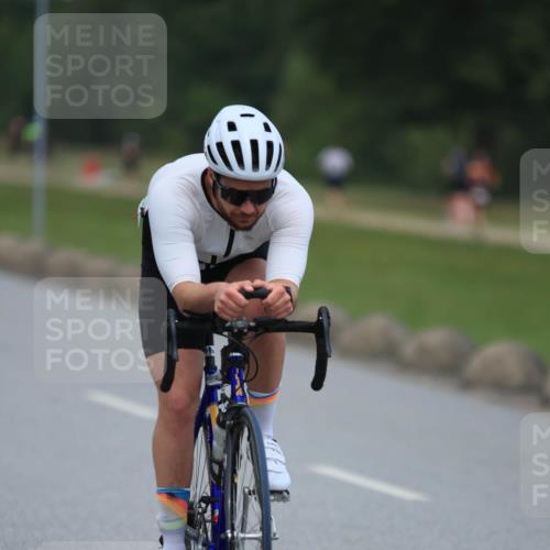 21.06.2025 - 27. Vierlanden-Triathlon H.Heesch http://msf.ph/oto/8001021 15.06.2025 12:37:37 Radfahren 745 meine-sportfotos.de