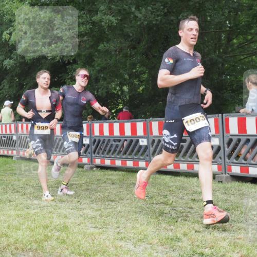 21.06.2025 - 27. Vierlanden-Triathlon KatJ http://msf.ph/oto/8001026 15.06.2025 12:54:31 Ziel 999, 1001, 1003 meine-sportfotos.de