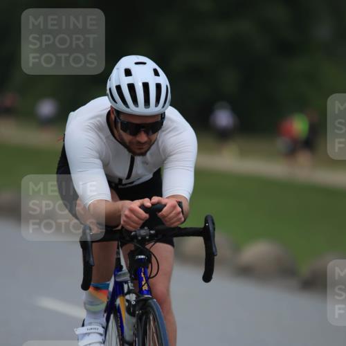 21.06.2025 - 27. Vierlanden-Triathlon H.Heesch http://msf.ph/oto/8001048 15.06.2025 12:37:38 Radfahren 745 meine-sportfotos.de