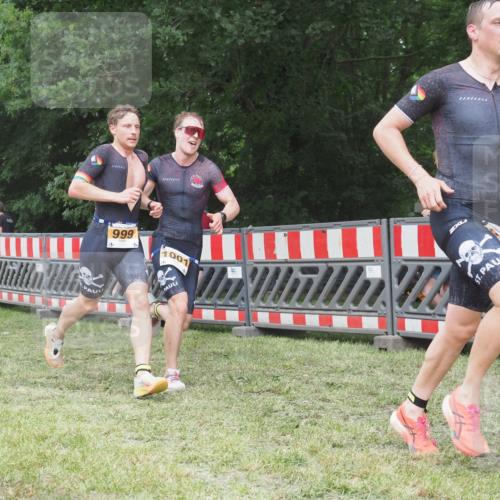 21.06.2025 - 27. Vierlanden-Triathlon KatJ http://msf.ph/oto/8001050 15.06.2025 12:54:31 Ziel 999, 1001, 1003 meine-sportfotos.de