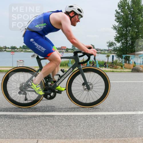 21.06.2025 - 27. Vierlanden-Triathlon H.Heesch http://msf.ph/oto/8001052 15.06.2025 12:35:02 Radfahren 811, 1014, 1015, 1016, 1017, 1018 meine-sportfotos.de