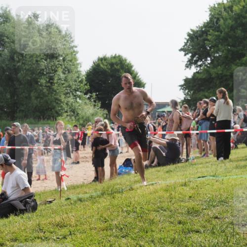 15.06.2025 - 27. Vierlanden-Triathlon KatJ http://msf.ph/oto/8001058 15.06.2025 09:57:30 Schwimmen 293, 309, 324, 343 meine-sportfotos.de