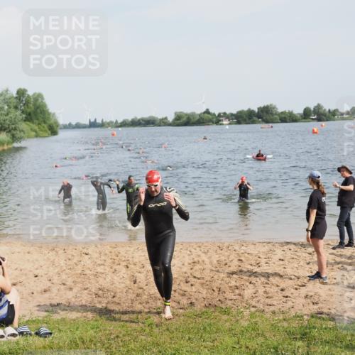 21.06.2025 - 27. Vierlanden-Triathlon MichiJ http://msf.ph/oto/8001060 15.06.2026 10:04:12 Schwimmen 411, 416, 453, 464 meine-sportfotos.de