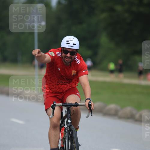 21.06.2025 - 27. Vierlanden-Triathlon H.Heesch http://msf.ph/oto/8001071 15.06.2025 12:37:54 Radfahren 858, 879, 954 meine-sportfotos.de