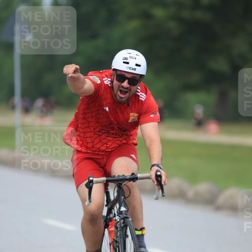 21.06.2025 - 27. Vierlanden-Triathlon H.Heesch http://msf.ph/oto/8001079 15.06.2025 12:37:55 Radfahren 858, 879, 954 meine-sportfotos.de
