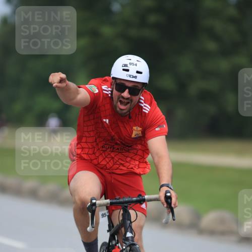 21.06.2025 - 27. Vierlanden-Triathlon H.Heesch http://msf.ph/oto/8001086 15.06.2025 12:37:55 Radfahren 858, 879, 954 meine-sportfotos.de