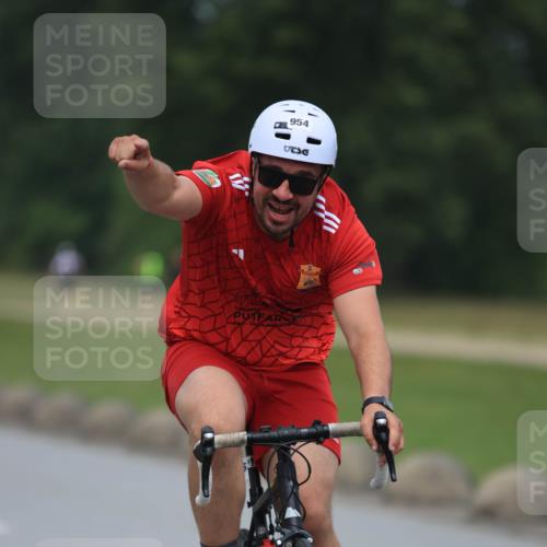 21.06.2025 - 27. Vierlanden-Triathlon H.Heesch http://msf.ph/oto/8001093 15.06.2025 12:37:55 Radfahren 858, 879, 954 meine-sportfotos.de