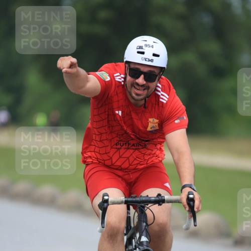 21.06.2025 - 27. Vierlanden-Triathlon H.Heesch http://msf.ph/oto/8001101 15.06.2025 12:37:55 Radfahren 858, 879, 954 meine-sportfotos.de