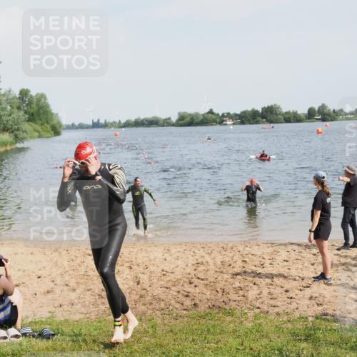 21.06.2025 - 27. Vierlanden-Triathlon MichiJ http://msf.ph/oto/8001111 15.06.2026 10:04:13 Schwimmen 411, 416, 453, 464 meine-sportfotos.de