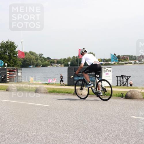 21.06.2025 - 27. Vierlanden-Triathlon H.Heesch http://msf.ph/oto/8001118 15.06.2025 11:43:44 Radfahren 210, 714, 731, 738 meine-sportfotos.de