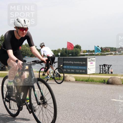 21.06.2025 - 27. Vierlanden-Triathlon H.Heesch http://msf.ph/oto/8001127 15.06.2025 11:43:44 Radfahren 210, 714, 731, 738 meine-sportfotos.de