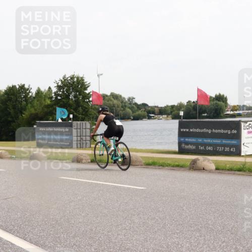 15.06.2025 - 27. Vierlanden-Triathlon H.Heesch http://msf.ph/oto/8001130 15.06.2025 10:28:06 Radfahren 94, 217, 485, 550 meine-sportfotos.de