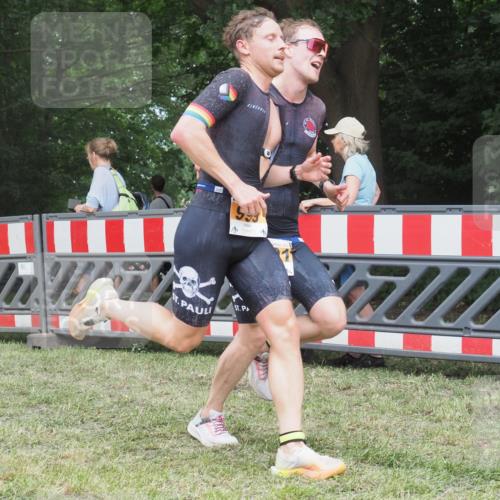 21.06.2025 - 27. Vierlanden-Triathlon KatJ http://msf.ph/oto/8001140 15.06.2025 12:54:32 Ziel 1001 meine-sportfotos.de
