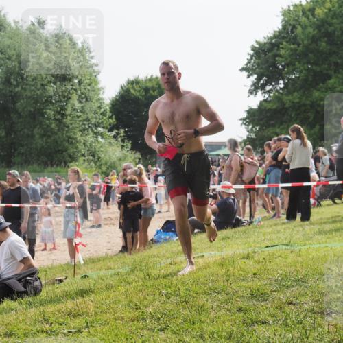 15.06.2025 - 27. Vierlanden-Triathlon KatJ http://msf.ph/oto/8001146 15.06.2025 09:57:31 Schwimmen 293, 309, 324, 343 meine-sportfotos.de