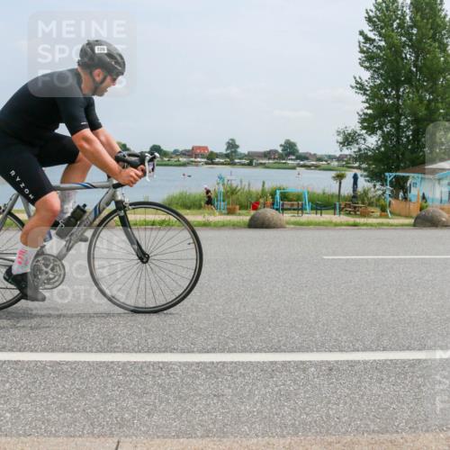 21.06.2025 - 27. Vierlanden-Triathlon H.Heesch http://msf.ph/oto/8001147 15.06.2025 12:35:14 Radfahren 672, 720 meine-sportfotos.de