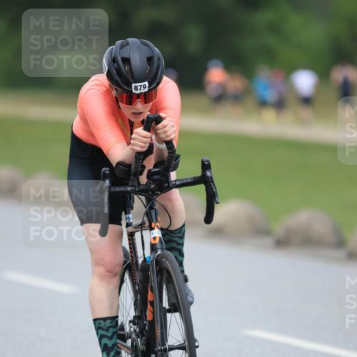 21.06.2025 - 27. Vierlanden-Triathlon H.Heesch http://msf.ph/oto/8001157 15.06.2025 12:38:01 Radfahren 858, 879, 1021 meine-sportfotos.de