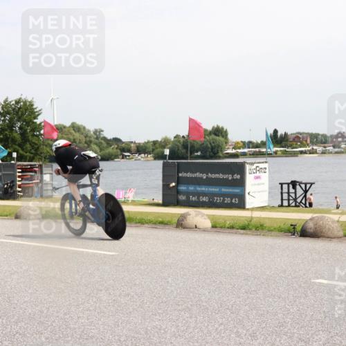 21.06.2025 - 27. Vierlanden-Triathlon H.Heesch http://msf.ph/oto/8001164 15.06.2025 11:43:55 Radfahren 769 meine-sportfotos.de