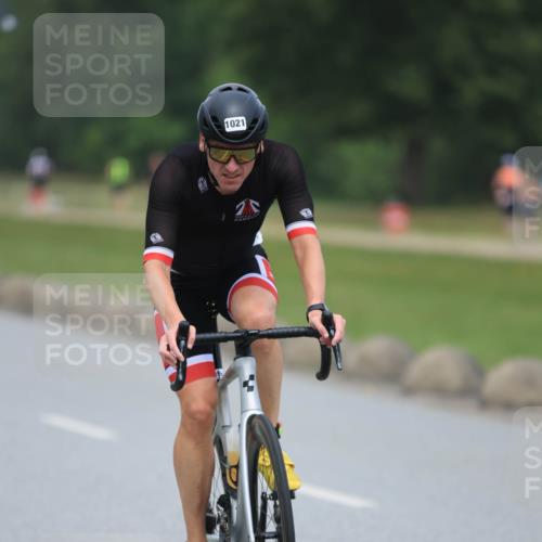 21.06.2025 - 27. Vierlanden-Triathlon H.Heesch http://msf.ph/oto/8001172 15.06.2025 12:38:03 Radfahren 879, 1021 meine-sportfotos.de