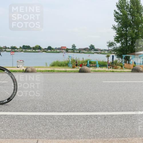 21.06.2025 - 27. Vierlanden-Triathlon H.Heesch http://msf.ph/oto/8001177 15.06.2025 12:35:37 Radfahren 966 meine-sportfotos.de