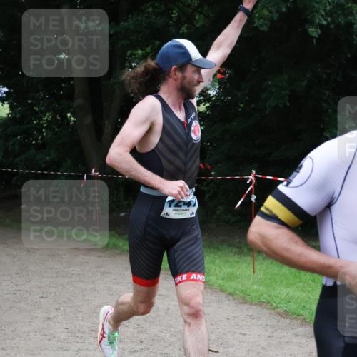 21.06.2025 - 27. Vierlanden-Triathlon Lena Gebhardt http://msf.ph/oto/8001179 15.06.2025 14:04:42 Laufen 4 meine-sportfotos.de