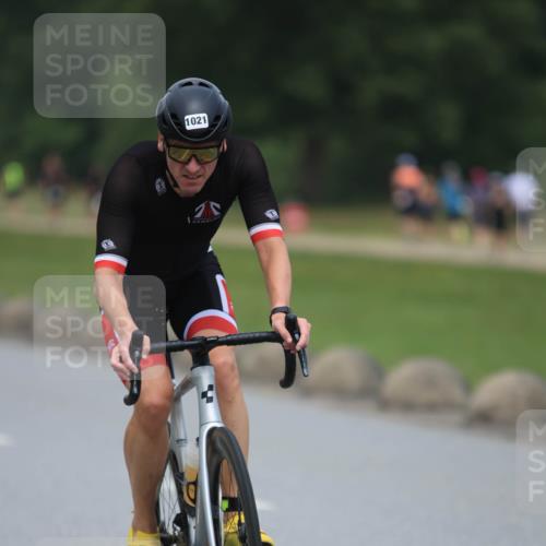 21.06.2025 - 27. Vierlanden-Triathlon H.Heesch http://msf.ph/oto/8001181 15.06.2025 12:38:03 Radfahren 879, 1021 meine-sportfotos.de