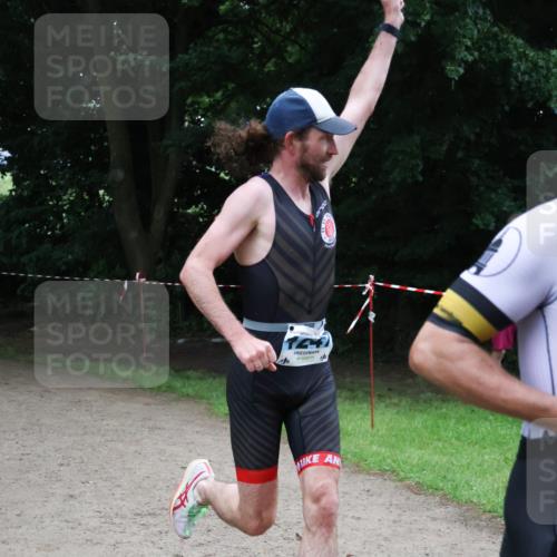 21.06.2025 - 27. Vierlanden-Triathlon Lena Gebhardt http://msf.ph/oto/8001192 15.06.2025 14:04:42 Laufen  meine-sportfotos.de