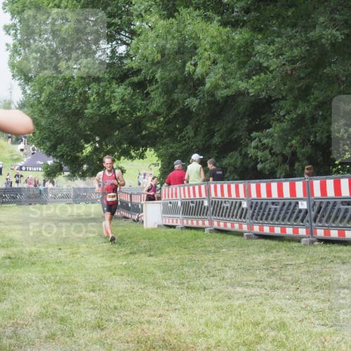 21.06.2025 - 27. Vierlanden-Triathlon KatJ http://msf.ph/oto/8001194 15.06.2025 12:54:52 Ziel 990 meine-sportfotos.de