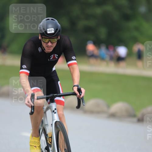 21.06.2025 - 27. Vierlanden-Triathlon H.Heesch http://msf.ph/oto/8001196 15.06.2025 12:38:03 Radfahren 879, 1021 meine-sportfotos.de