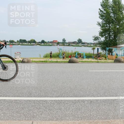 21.06.2025 - 27. Vierlanden-Triathlon H.Heesch http://msf.ph/oto/8001200 15.06.2025 12:35:44 Radfahren 201, 655 meine-sportfotos.de