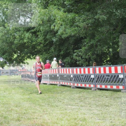 21.06.2025 - 27. Vierlanden-Triathlon KatJ http://msf.ph/oto/8001226 15.06.2025 12:54:53 Ziel 990 meine-sportfotos.de