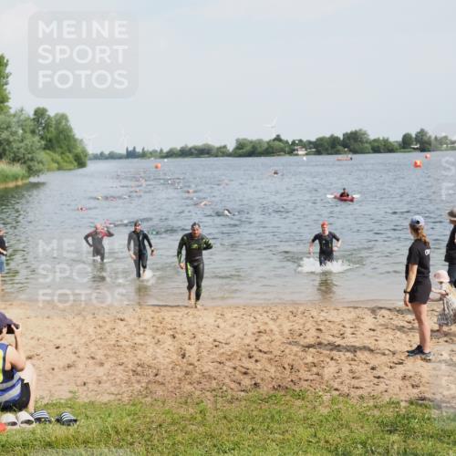 21.06.2025 - 27. Vierlanden-Triathlon MichiJ http://msf.ph/oto/8001230 15.06.2026 10:04:14 Schwimmen 411, 416, 453, 464 meine-sportfotos.de