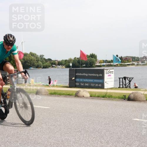 21.06.2025 - 27. Vierlanden-Triathlon H.Heesch http://msf.ph/oto/8001241 15.06.2025 11:44:20 Radfahren 953 meine-sportfotos.de