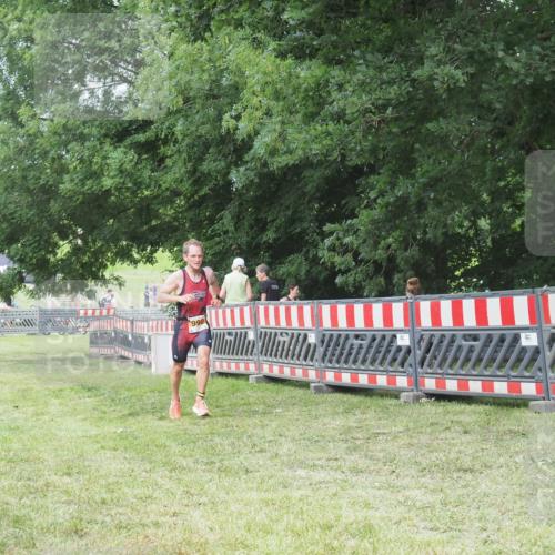 21.06.2025 - 27. Vierlanden-Triathlon KatJ http://msf.ph/oto/8001243 15.06.2025 12:54:53 Ziel 990 meine-sportfotos.de