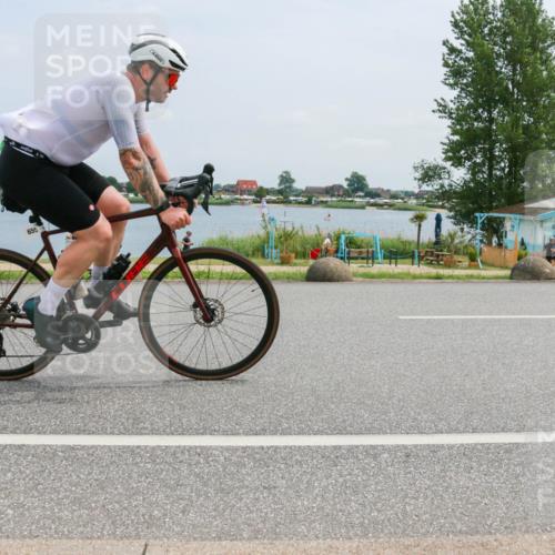 21.06.2025 - 27. Vierlanden-Triathlon H.Heesch http://msf.ph/oto/8001244 15.06.2025 12:35:48 Radfahren 655 meine-sportfotos.de