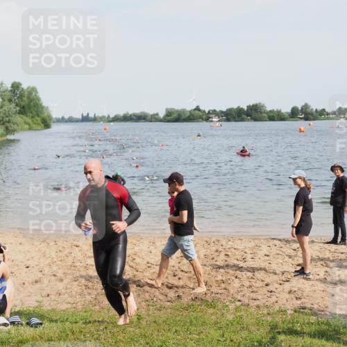 21.06.2025 - 27. Vierlanden-Triathlon MichiJ http://msf.ph/oto/8001264 15.06.2026 10:04:24 Schwimmen 416, 426, 453, 464 meine-sportfotos.de