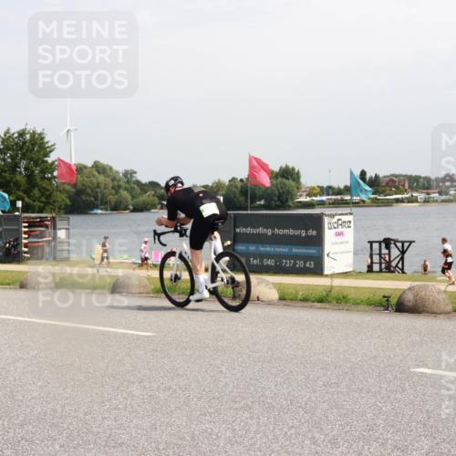 21.06.2025 - 27. Vierlanden-Triathlon H.Heesch http://msf.ph/oto/8001265 15.06.2025 11:44:24 Radfahren 953 meine-sportfotos.de