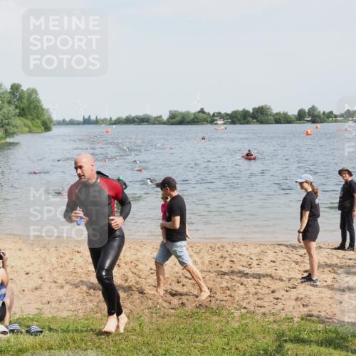 21.06.2025 - 27. Vierlanden-Triathlon MichiJ http://msf.ph/oto/8001270 15.06.2026 10:04:24 Schwimmen 416, 426, 453, 464 meine-sportfotos.de