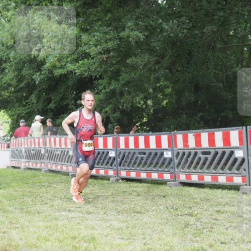 21.06.2025 - 27. Vierlanden-Triathlon KatJ http://msf.ph/oto/8001276 15.06.2025 12:54:54 Ziel 990 meine-sportfotos.de