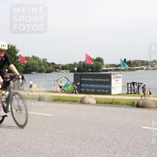 21.06.2025 - 27. Vierlanden-Triathlon H.Heesch http://msf.ph/oto/8001281 15.06.2025 11:44:36 Radfahren 201 meine-sportfotos.de