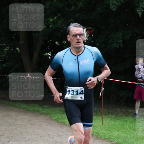 21.06.2025 - 27. Vierlanden-Triathlon Lena Gebhardt http://msf.ph/oto/8001287 15.06.2025 14:05:12 Laufen 2025, 1314, 14 meine-sportfotos.de
