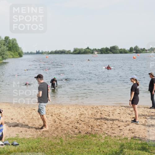 21.06.2025 - 27. Vierlanden-Triathlon MichiJ http://msf.ph/oto/8001296 15.06.2026 10:04:25 Schwimmen 416, 426, 453, 464 meine-sportfotos.de
