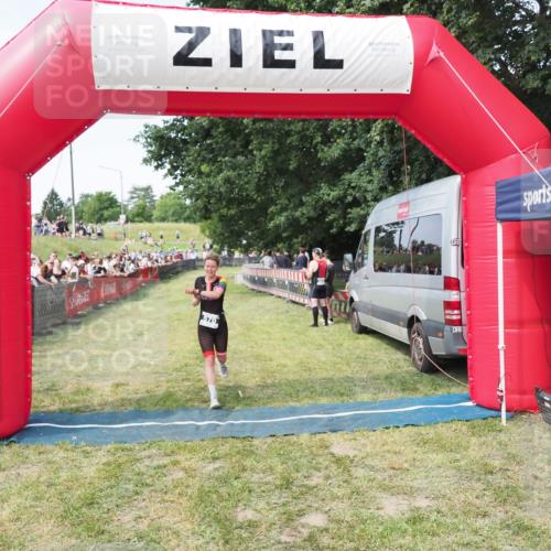 21.06.2025 - 27. Vierlanden-Triathlon MichiJ http://msf.ph/oto/8001301 15.06.2026 11:25:35 Ziel 269, 570 meine-sportfotos.de