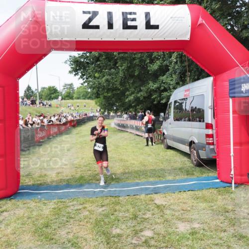 21.06.2025 - 27. Vierlanden-Triathlon MichiJ http://msf.ph/oto/8001309 15.06.2026 11:25:35 Ziel 269, 570 meine-sportfotos.de