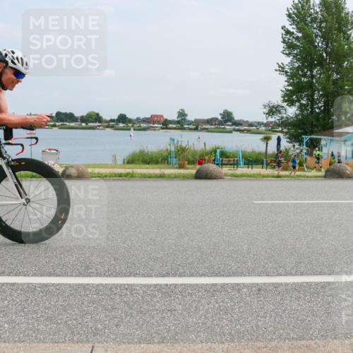 21.06.2025 - 27. Vierlanden-Triathlon H.Heesch http://msf.ph/oto/8001319 15.06.2025 12:36:08 Radfahren 798 meine-sportfotos.de