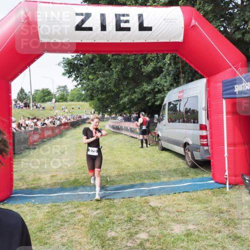 21.06.2025 - 27. Vierlanden-Triathlon MichiJ http://msf.ph/oto/8001322 15.06.2026 11:25:35 Ziel 269, 570 meine-sportfotos.de