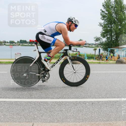21.06.2025 - 27. Vierlanden-Triathlon H.Heesch http://msf.ph/oto/8001326 15.06.2025 12:36:08 Radfahren 798 meine-sportfotos.de